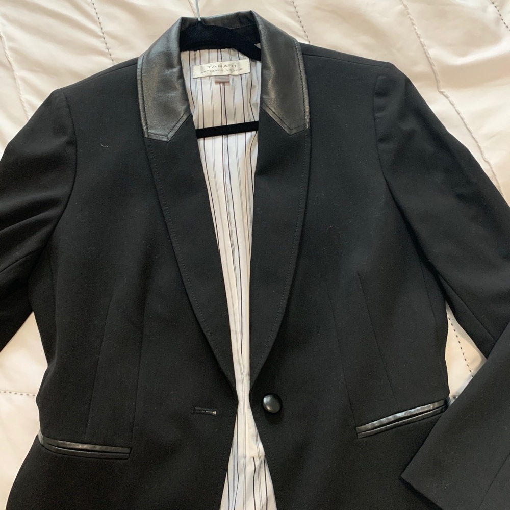 Black Tahari Business Suit - Size 8